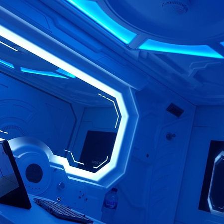 Apollo Capsule Hotel Ende Exterior photo