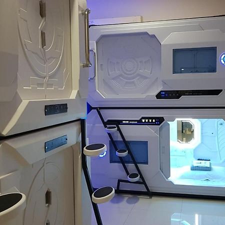 Apollo Capsule Hotel Ende Exterior photo