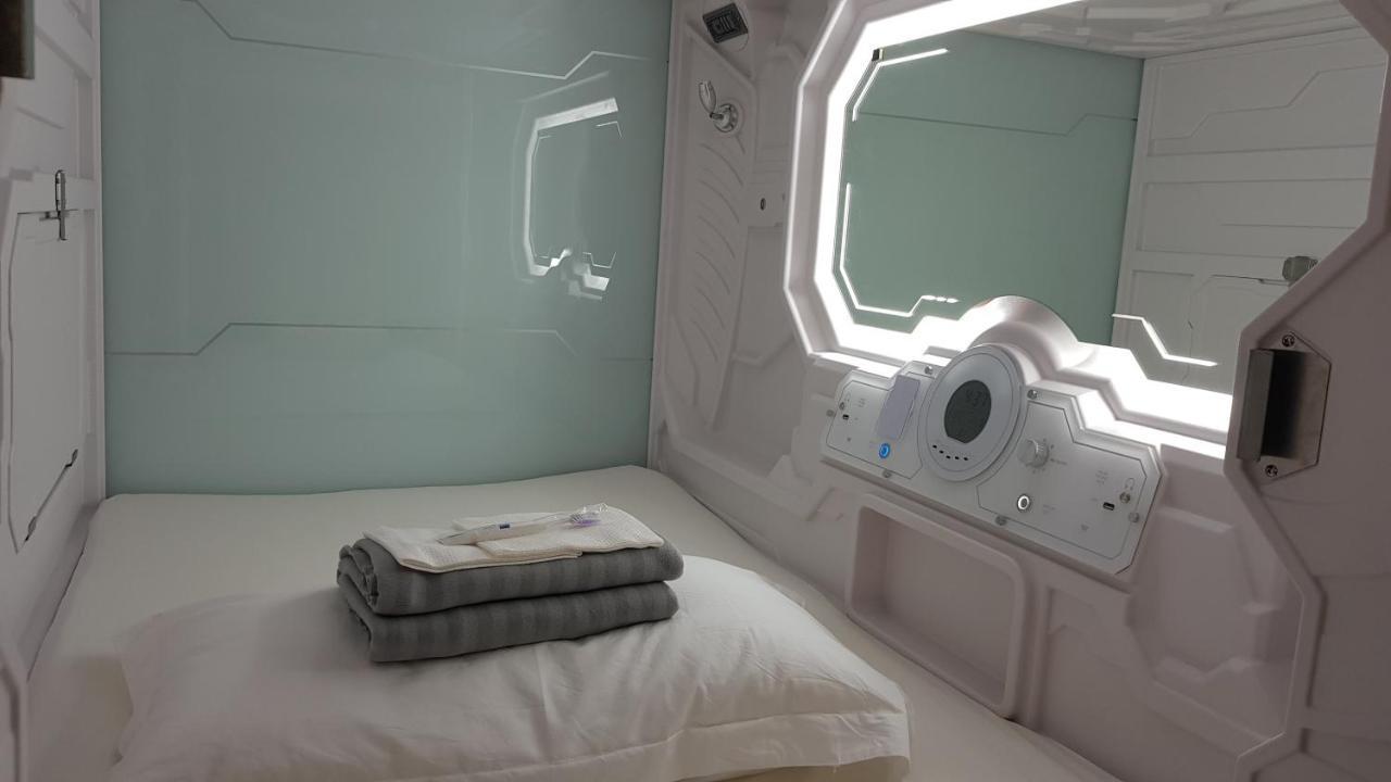 Apollo Capsule Hotel Ende Exterior photo