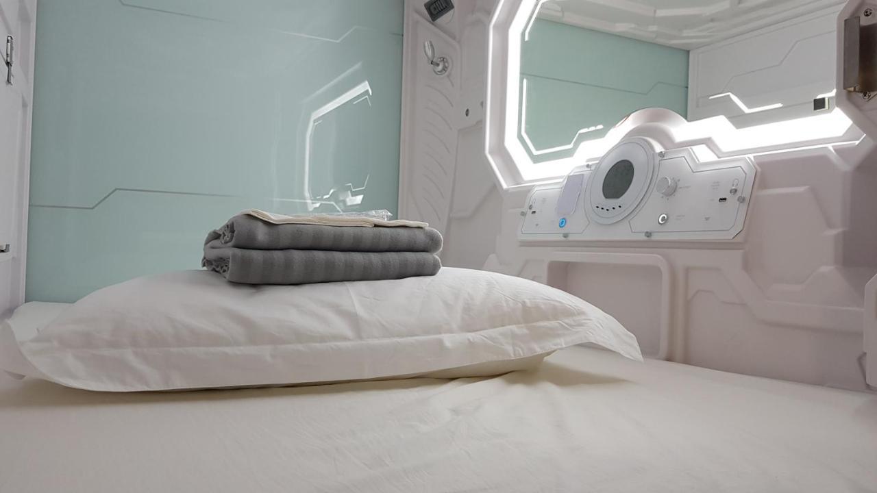 Apollo Capsule Hotel Ende Exterior photo