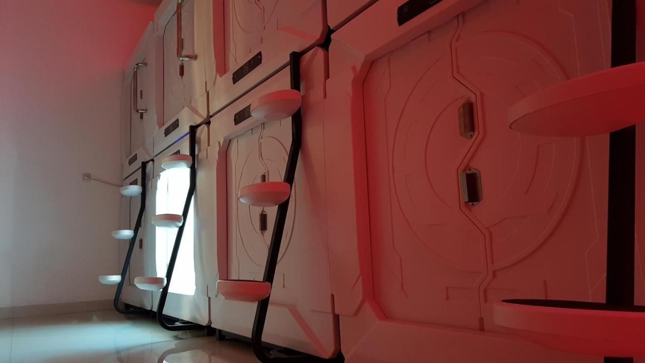 Apollo Capsule Hotel Ende Exterior photo