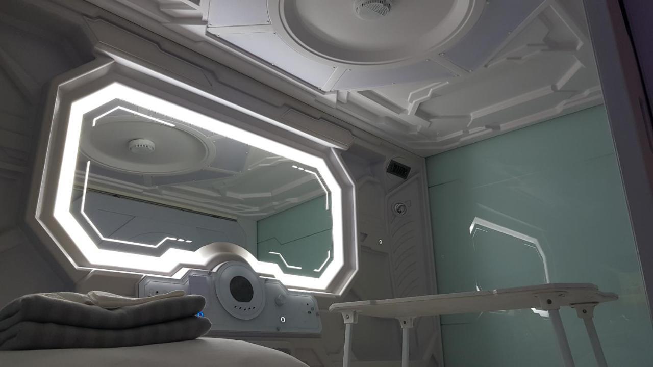 Apollo Capsule Hotel Ende Exterior photo
